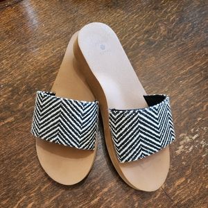 Womens slides